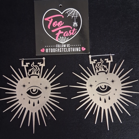 Too Fast Accessories - Too Fast Metallic Eye and Heart Earrings